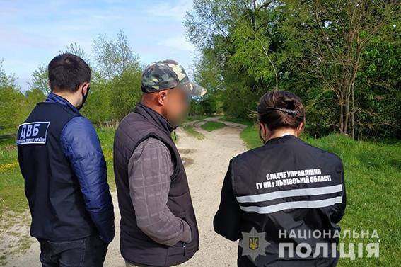 На Львівщині двом колишнім міліціонерам та поліцейському оголошено підозри