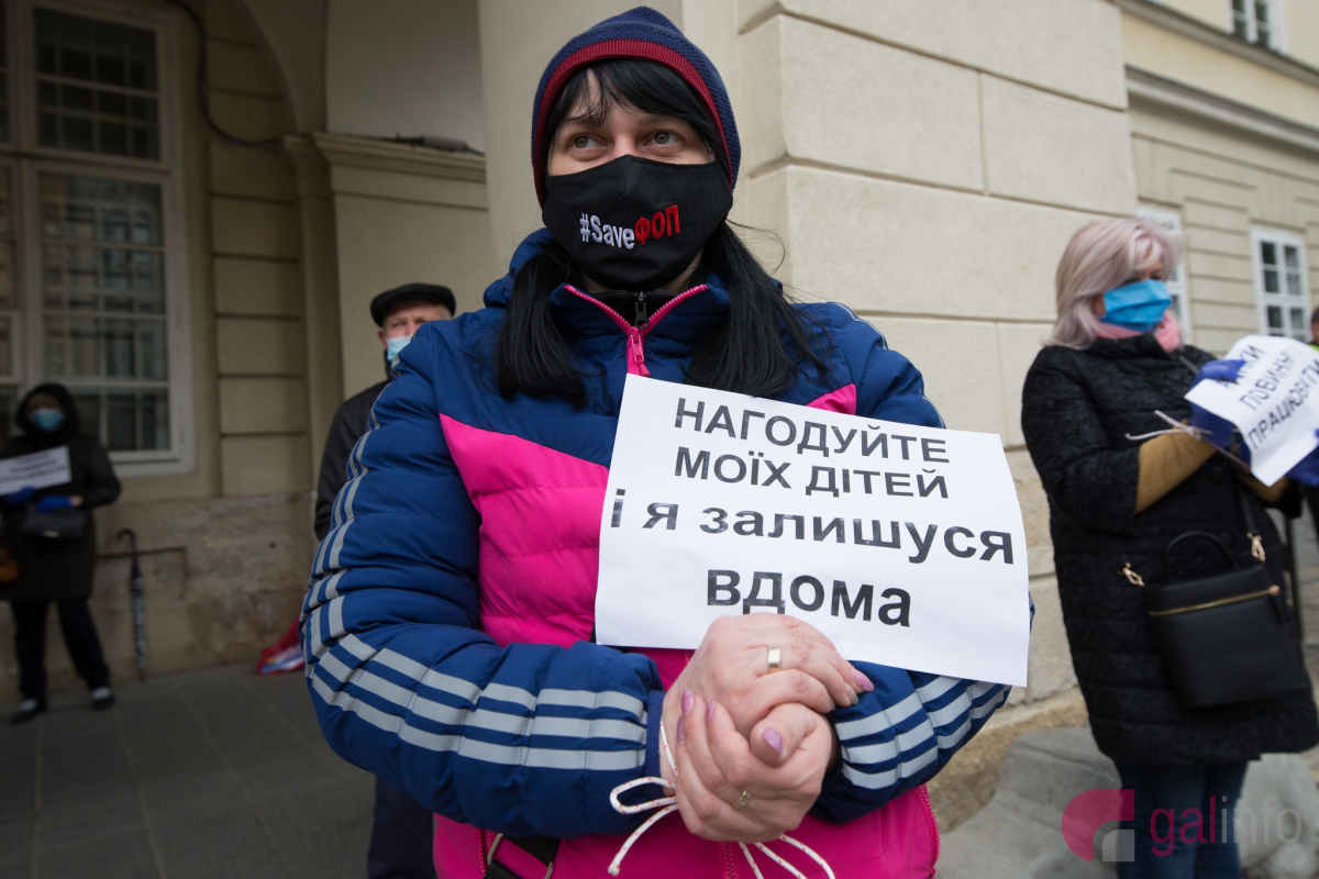У Львові підприємці перекрили вулицю у знак протесту проти карантину