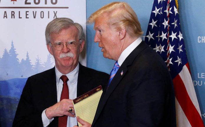 Трамп тиснув на Україну, його відмовляли 10 разів, — Болтон Трамп тиснув на Україну, його відмовляли 10 разів, — Болтон