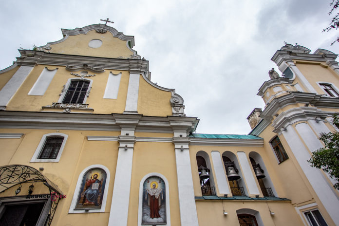 Як у Львові реставрують фасади храму XVIII століття (фото) Як у Львові реставрують фасади храму XVIII століття (фото)