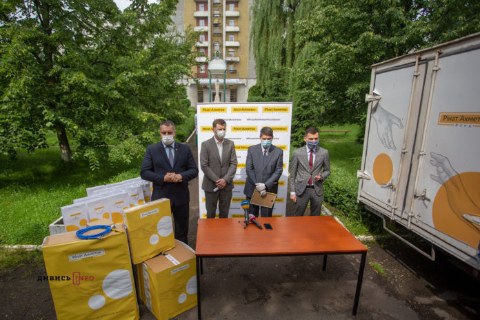 Госпіталь у Винниках отримав ще один апарат ШВЛ для пацієнтів з covid-19 (фоторепортаж) Госпіталь у Винниках отримав ще один апарат ШВЛ для пацієнтів з covid-19 (фоторепортаж)