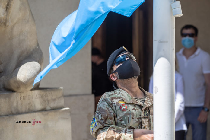 До людей приходять з ФСБ за намір вшанувати прапор, — Енвер Бекіров (фото) До людей приходять з ФСБ за намір вшанувати прапор, — Енвер Бекіров (фото)