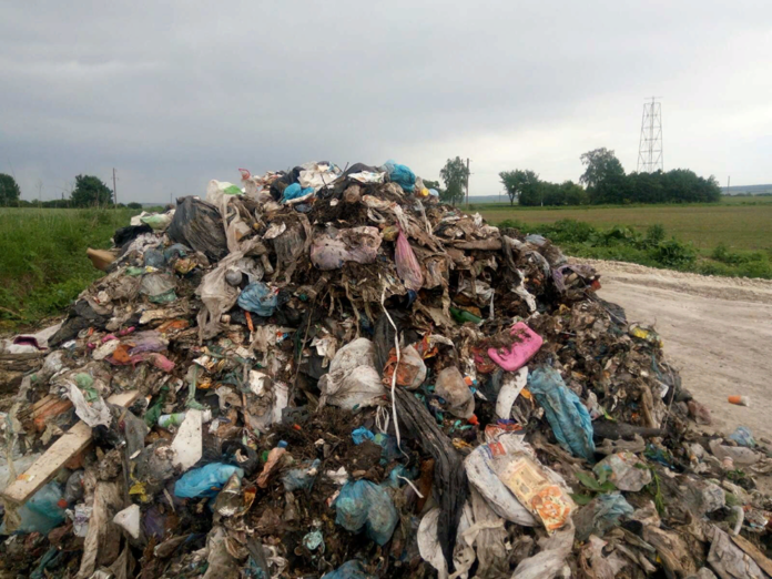 Львівські перевізники не возять сміття на Рівненщину — мерія Львова Львівські перевізники не возять сміття на Рівненщину — мерія Львова
