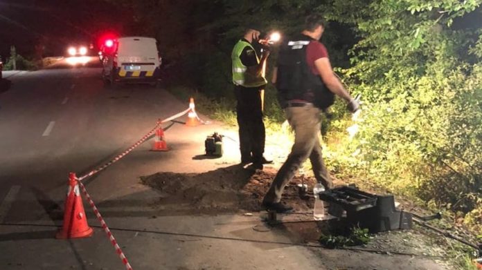У Городоцькому районі внаслідок вибуху невідомого пристрою був пошкоджений автомобіль (фото) У Городоцькому районі внаслідок вибуху невідомого пристрою був пошкоджений автомобіль (фото)