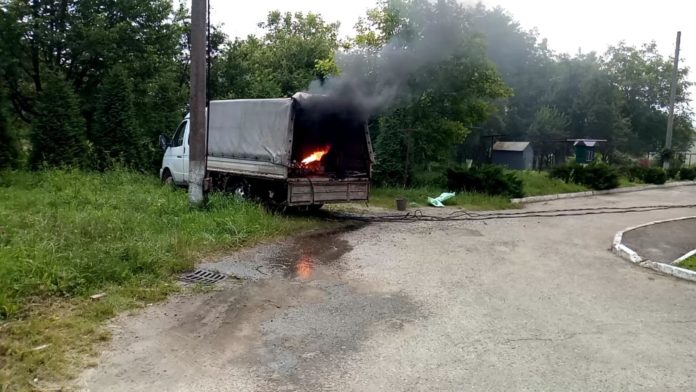 На Львівщині горіла «Газель» з газовими балонами На Львівщині горіла «Газель» з газовими балонами