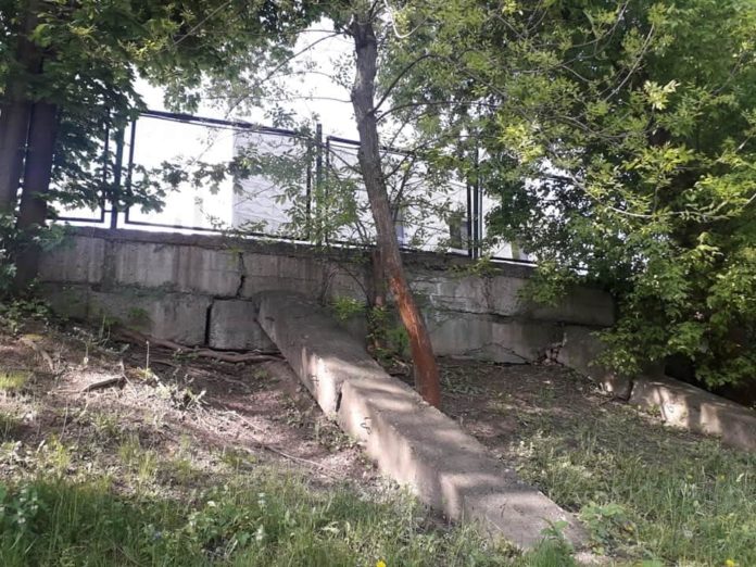 На стадіоні «Юність» відремонтують підпірну стінку На стадіоні «Юність» відремонтують підпірну стінку