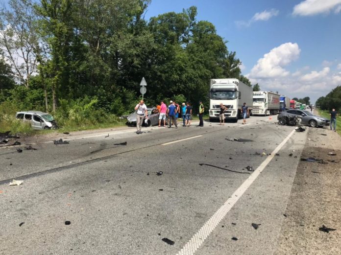 У автозіткненні на Львівщині загинуло двоє водіїв У автозіткненні на Львівщині загинуло двоє водіїв