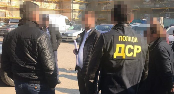 Поліція виявила масштабні махінації на Львівської митниці ДФС Поліція виявила масштабні махінації на Львівської митниці ДФС