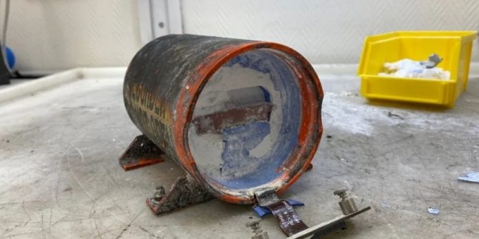 У Франції розшифрували дані двох самописців збитого літака МАУ У Франції розшифрували дані двох самописців збитого літака МАУ