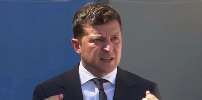 Невдала пародія Зеленського викликала палке обговорення в Мережі (відео) Невдала пародія Зеленського викликала палке обговорення в Мережі (відео)