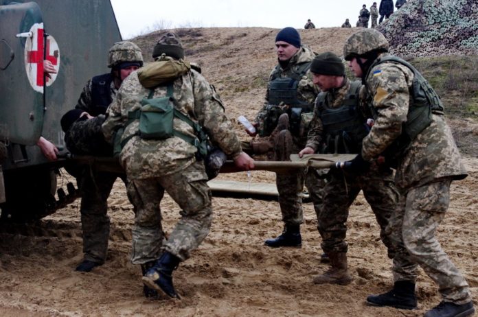 Зеленський відреагував на цинічне вбивство медика на Донбасі Зеленський відреагував на цинічне вбивство медика на Донбасі