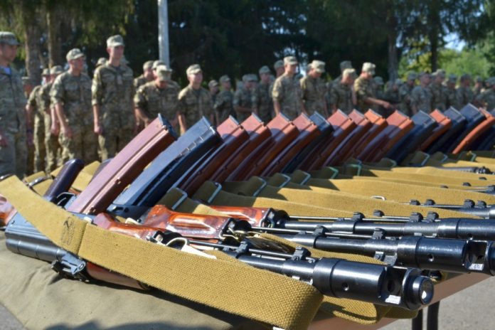 Українським абітурієнтам дозволили взяти відстрочку від армії Українським абітурієнтам дозволили взяти відстрочку від армії