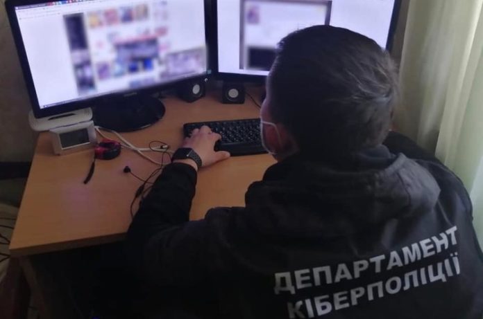 Стало відомо, хто з українських поліцейських отримує найвищу зарплату Стало відомо, хто з українських поліцейських отримує найвищу зарплату