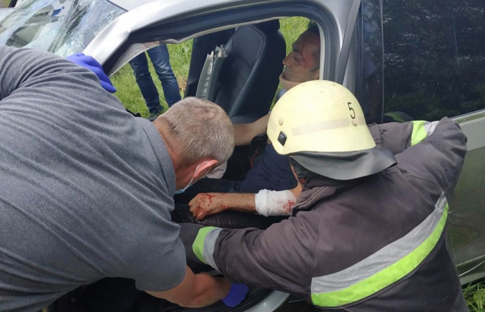В Дрогобицькому районі внаслідок ДТП травмувався водій В Дрогобицькому районі внаслідок ДТП травмувався водій