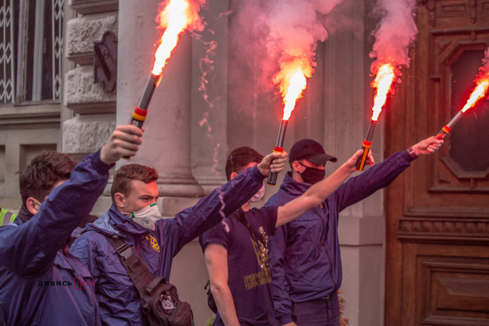 У Львові вимагали відновити пільги на проїзд для учасників АТО (ФОТО) У Львові вимагали відновити пільги на проїзд для учасників АТО (ФОТО)