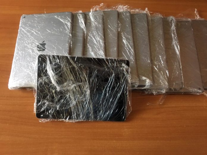 На Львівщині чоловік хотів провезти незадекларованих товарів на 200 тис грн На Львівщині чоловік хотів провезти незадекларованих товарів на 200 тис грн
