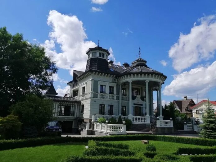 Начальник львівської військової академії продає будинок за майже два мільйони доларів Начальник львівської військової академії продає будинок за майже два мільйони доларів