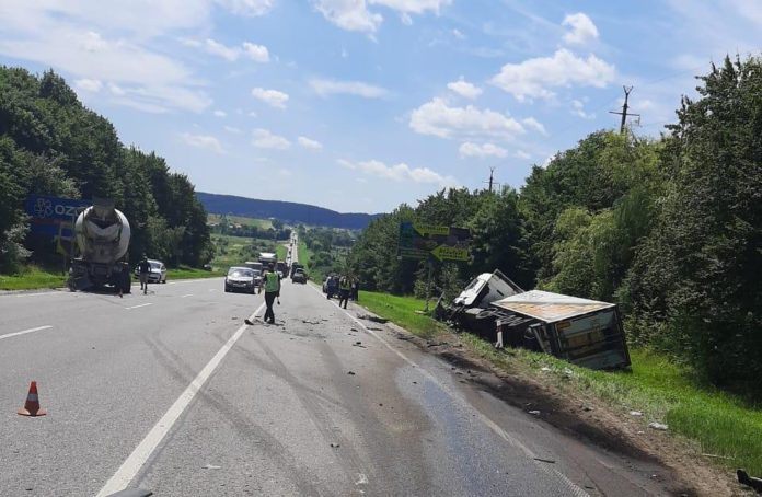 Поліцейські затримали винуватця ДТП, яка сталась сьогодні біля Львова Поліцейські затримали винуватця ДТП, яка сталась сьогодні біля Львова