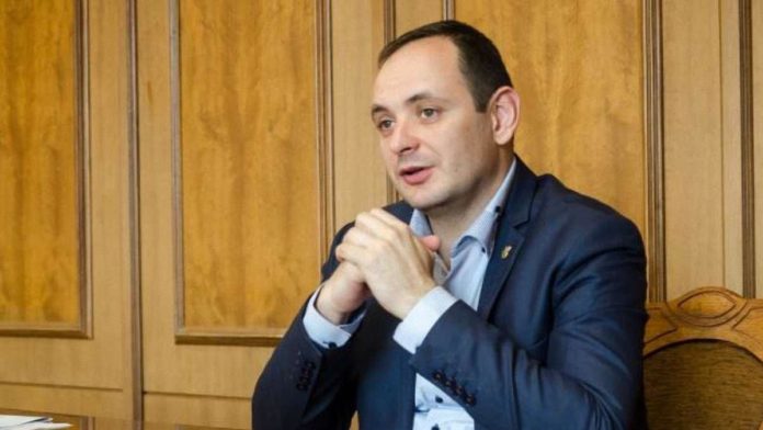 Франківські лікарні через завантаженість призупинили прийом хворих на коронавсірус Франківські лікарні через завантаженість призупинили прийом хворих на коронавсірус