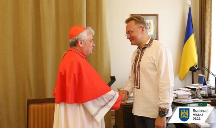 У Львові з візитом перебуває представник Ватикану Кардинал Конрад Краєвський У Львові з візитом перебуває представник Ватикану Кардинал Конрад Краєвський