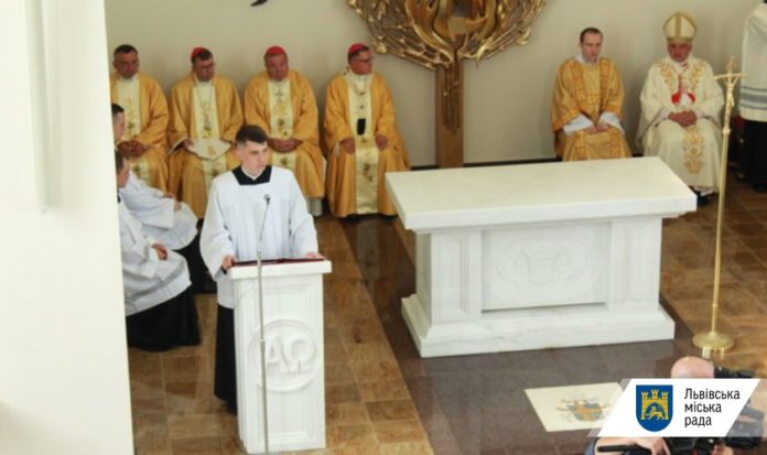 Кардинал з Ватикану освятив храм св. Йоана Павла ІІ Кардинал з Ватикану освятив храм св. Йоана Павла ІІ