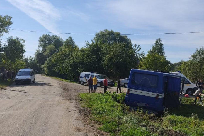 На Самбірщині в ДТП травмувались семеро пасажирів автобуса (фото) На Самбірщині в ДТП травмувались семеро пасажирів автобуса (фото)