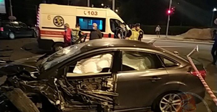 Внаслідок нічної ДТП на перехресті Любінської-Виговського постраждали 3 осіб (фото) Внаслідок нічної ДТП на перехресті Любінської-Виговського постраждали 3 осіб (фото)