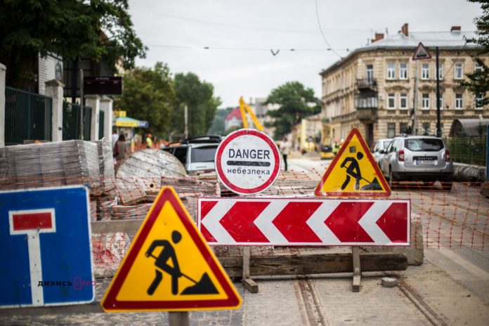 Через ремонти львівську вулицю закривають для проїзду до кінця року