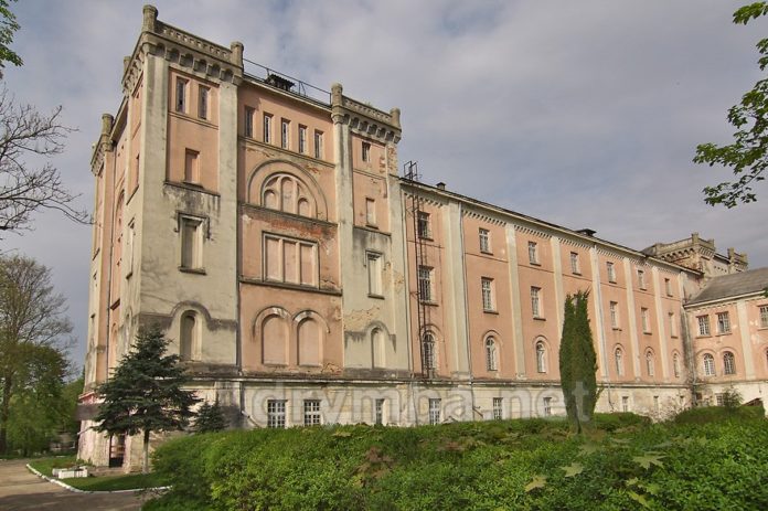 На Львівщині працівники психлікарні хочуть перекрити міжнародну трасу На Львівщині працівники психлікарні хочуть перекрити міжнародну трасу