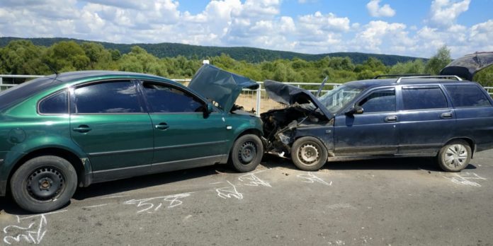 У результаті зіткнення автівок на Львівщині травмувалось двоє людей У результаті зіткнення автівок на Львівщині травмувалось двоє людей