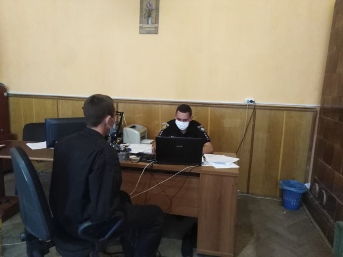 У Кам’янка-Бузькому районі поліцейські затримали зловмисника, який намагався обікрасти магазин У Кам’янка-Бузькому районі поліцейські затримали зловмисника, який намагався обікрасти магазин