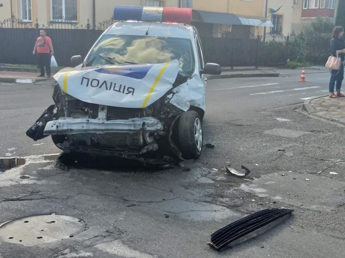У Стрию під час переслідування водія сталася ДТП (фото) У Стрию під час переслідування водія сталася ДТП (фото)