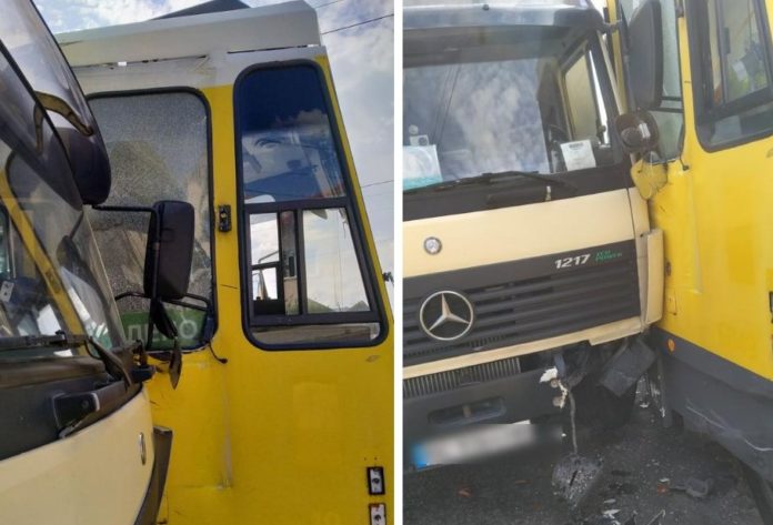 У Львові вантажівка в’їхала у трамвай (фото) У Львові вантажівка в’їхала у трамвай (фото)