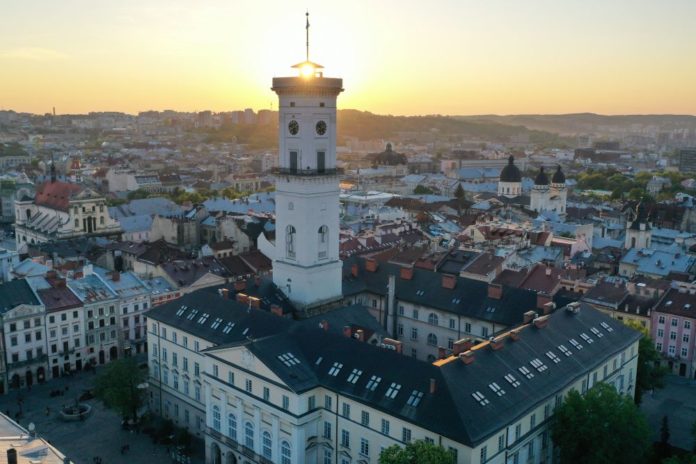 Липневі премії заступників Садового підуть на доплати медикам Липневі премії заступників Садового підуть на доплати медикам