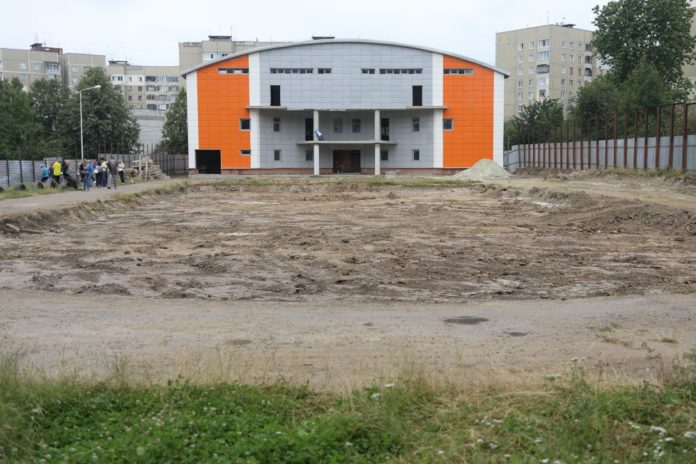 П’ятирічне будівництво спорткомплексу на Сихові відновлюють П’ятирічне будівництво спорткомплексу на Сихові відновлюють