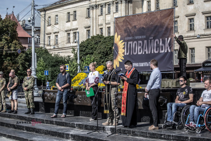 Львів’яни вшанували пам’ять Героїв, що загинули в Іловайському котлі (фоторепортаж) Львів’яни вшанували пам’ять Героїв, що загинули в Іловайському котлі (фоторепортаж)