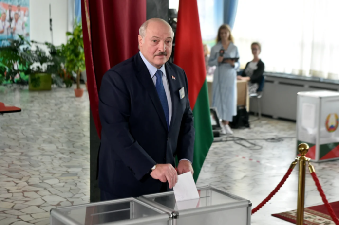 Вибори в Білорусі: черги, затримання, силовики на вулицях Вибори в Білорусі: черги, затримання, силовики на вулицях