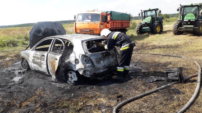 На Львівщині в пожежі мало не згоріли 5 автомобілів На Львівщині в пожежі мало не згоріли 5 автомобілів