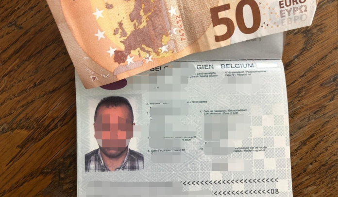 На кордоні з Польщею бельгієць намагався підкупити прикордонників На кордоні з Польщею бельгієць намагався підкупити прикордонників