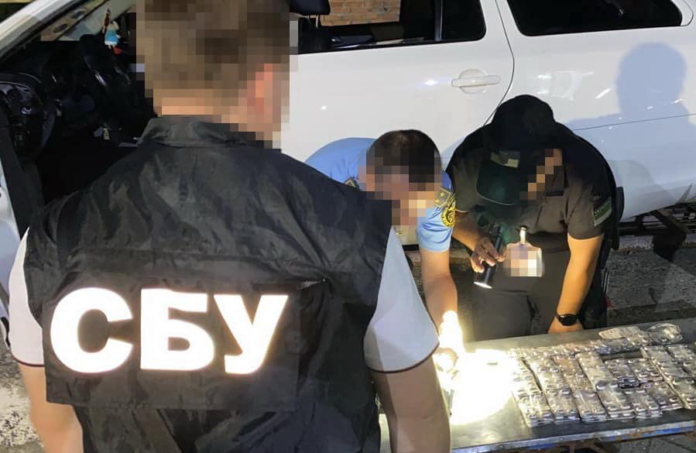 На Львівщині співробітники Служби безпеки України попередили контрабанду наркомістких лікарських засобів із Євросоюзу На Львівщині співробітники Служби безпеки України попередили контрабанду наркомістких лікарських засобів із Євросоюзу