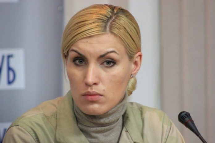 У Львові активістка облила себе бензином У Львові активістка облила себе бензином
