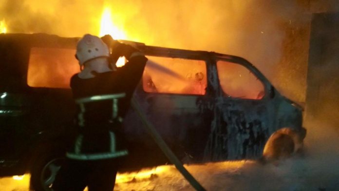 У Золочівському районі згоріли два автомобілі (фото) У Золочівському районі згоріли два автомобілі (фото)