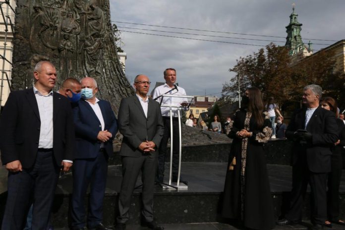 Нардеп Олег Синютка буде балотуватися на мера Львова від “Європейської Солідарності” Нардеп Олег Синютка буде балотуватися на мера Львова від “Європейської Солідарності”