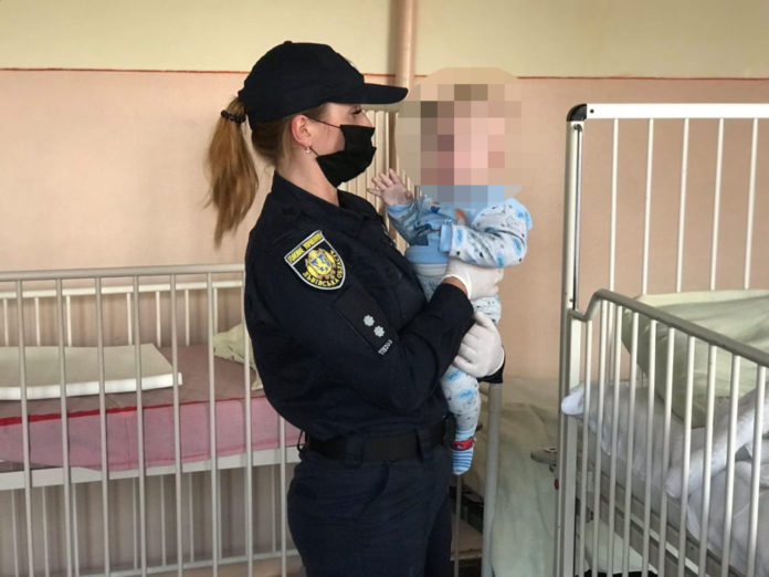 У Дрогобичі п’яна мати залишила шестимісячне немовля напризволяще У Дрогобичі п’яна мати залишила шестимісячне немовля напризволяще