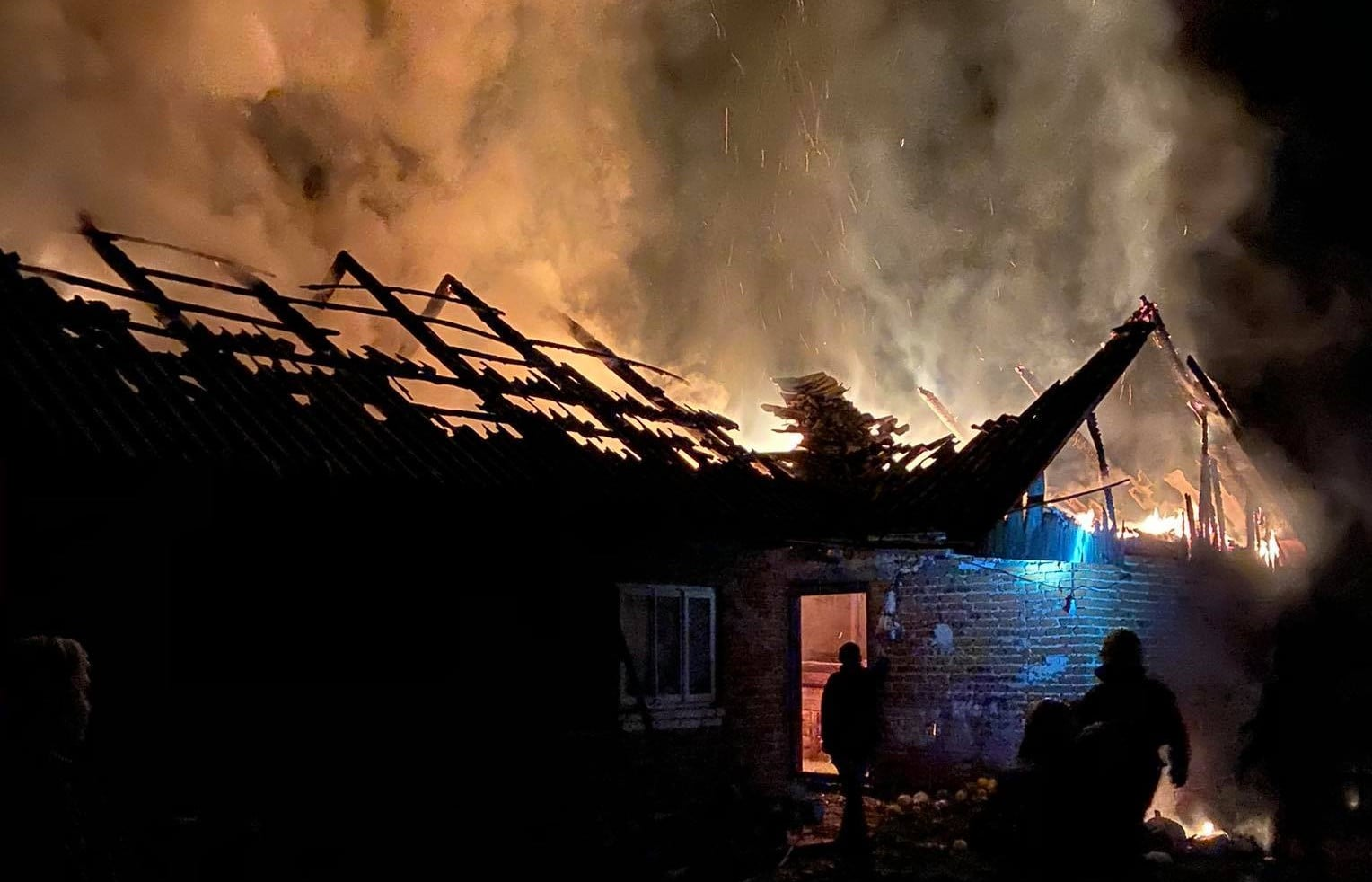 В Радехівському районі вогнеборці ліквідували пожежу в господарській будівлі