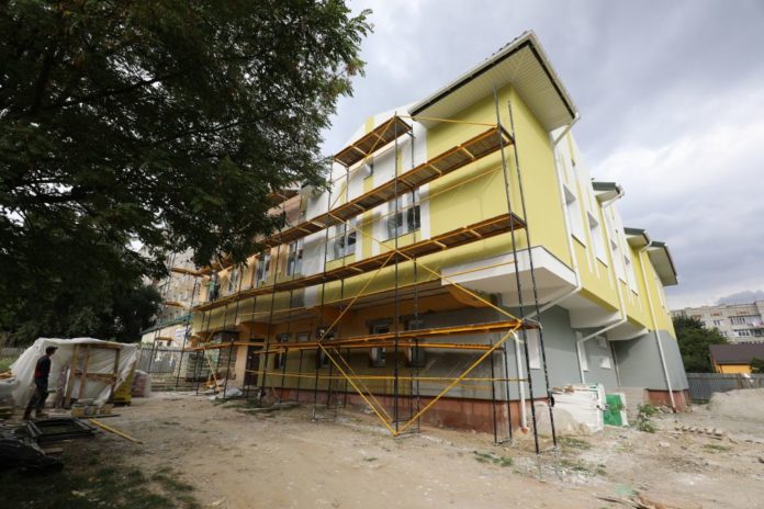 В Рясне-1 відкривають нову амбулаторію, на яку виділили понад 17 мільйонів В Рясне-1 відкривають нову амбулаторію, на яку виділили понад 17 мільйонів