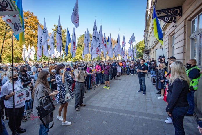 Як біля Львівської облради протестували підприємці (фоторепортаж) Як біля Львівської облради протестували підприємці (фоторепортаж)