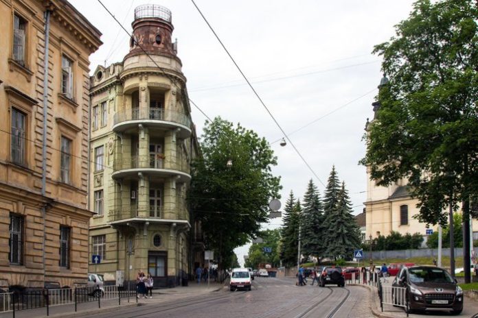 Відсьогодні буде перекрито рух транспорту на вулицю Степана Бандери Відсьогодні буде перекрито рух транспорту на вулицю Степана Бандери