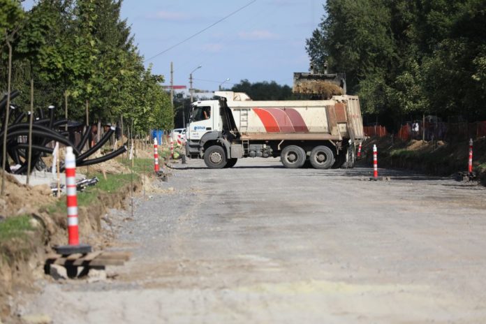 Тривають роботи на відрізку від вулиці Миколайчука до вулиці Віри, Надії, Любові Тривають роботи на відрізку від вулиці Миколайчука до вулиці Віри, Надії, Любові