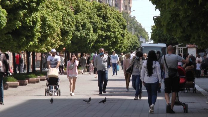В Івано-Франківську ресторатори пікетують поліцію: вимагають не закривати літні майданчики В Івано-Франківську ресторатори пікетують поліцію: вимагають не закривати літні майданчики